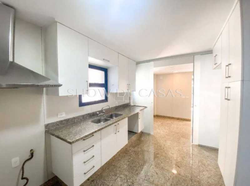 Apartamento à venda com 3 quartos, 248m² - Foto 14