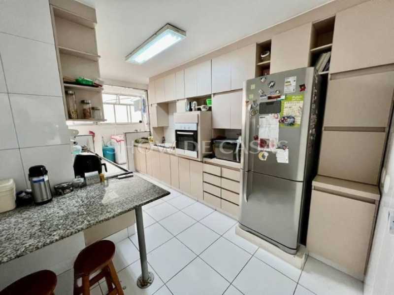 Apartamento à venda com 3 quartos, 236m² - Foto 25