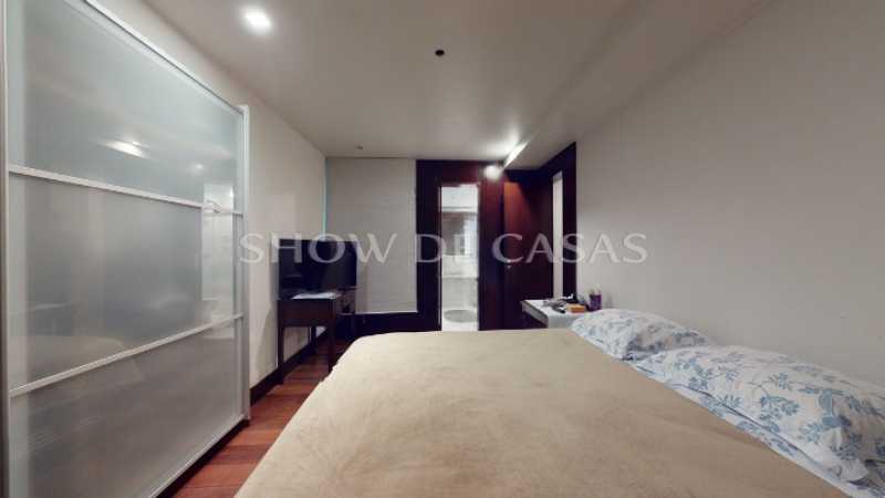 Apartamento à venda com 3 quartos, 246m² - Foto 14