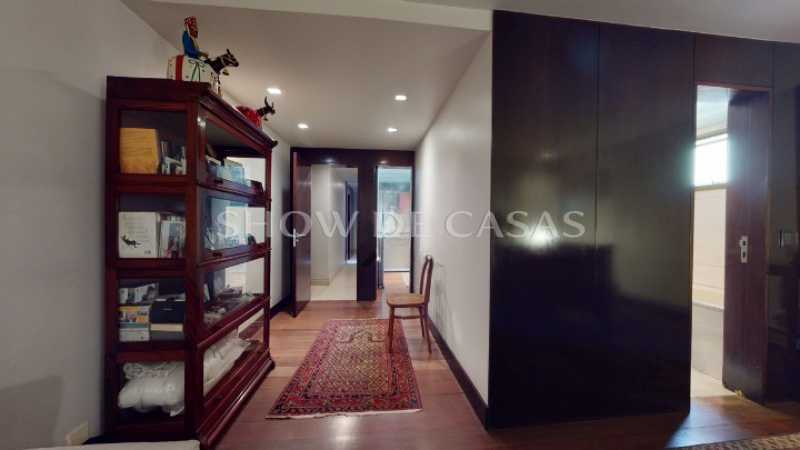 Apartamento à venda com 3 quartos, 246m² - Foto 17