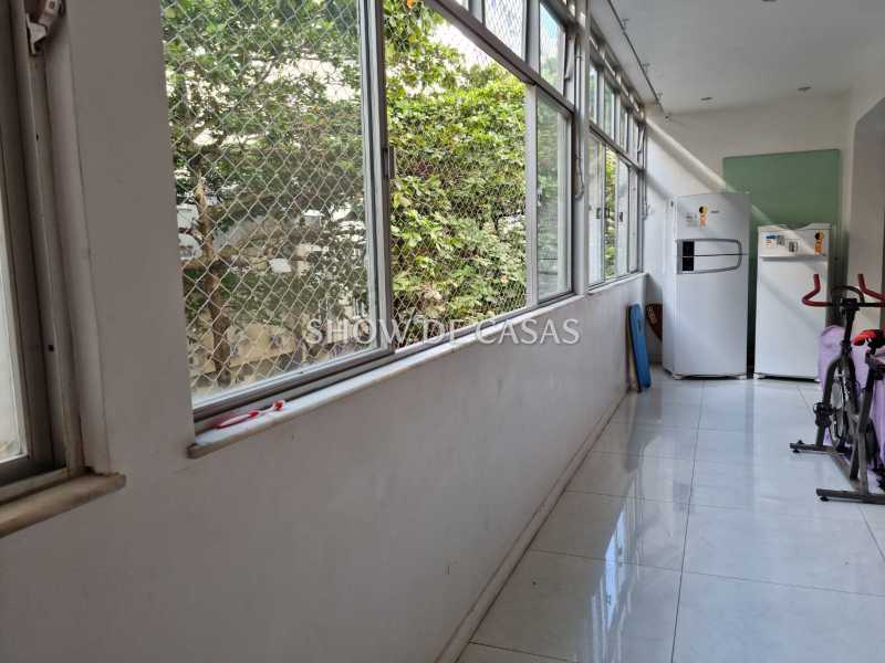 Apartamento à venda com 3 quartos, 280m² - Foto 2