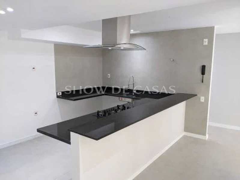 Apartamento à venda com 3 quartos, 156m² - Foto 2