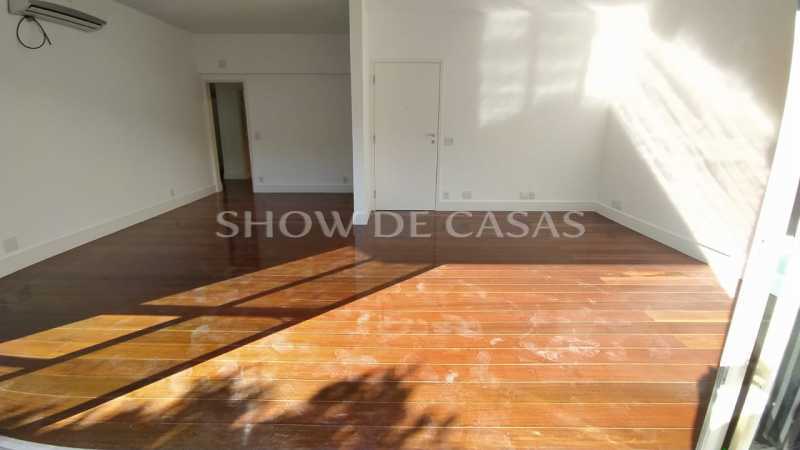 Apartamento à venda com 3 quartos, 150m² - Foto 2