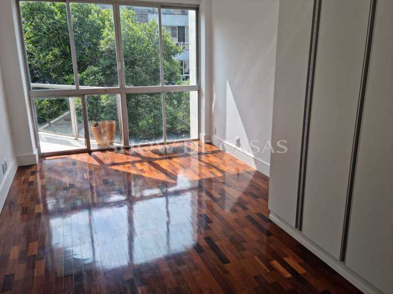 Apartamento à venda com 3 quartos, 150m² - Foto 4