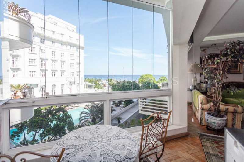 Apartamento à venda com 3 quartos, 300m² - Foto 2