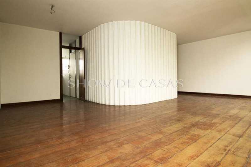 Apartamento à venda com 3 quartos, 246m² - Foto 2