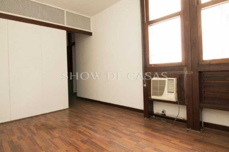 Apartamento à venda com 3 quartos, 246m² - Foto 8