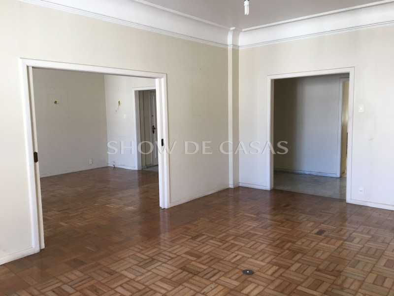 Apartamento à venda com 3 quartos, 212m² - Foto 2