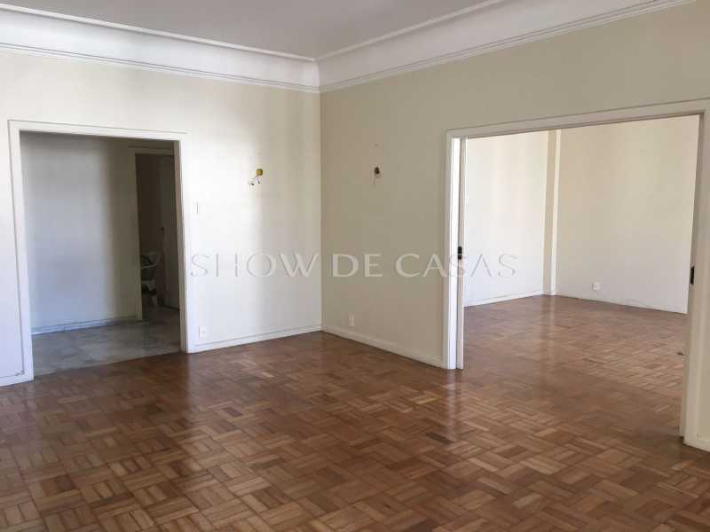 Apartamento à venda com 3 quartos, 212m² - Foto 4