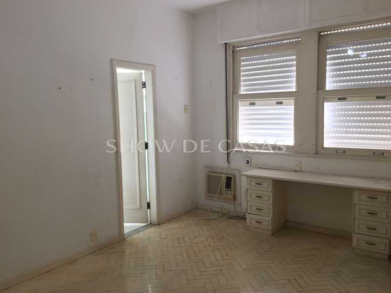 Apartamento à venda com 3 quartos, 212m² - Foto 9