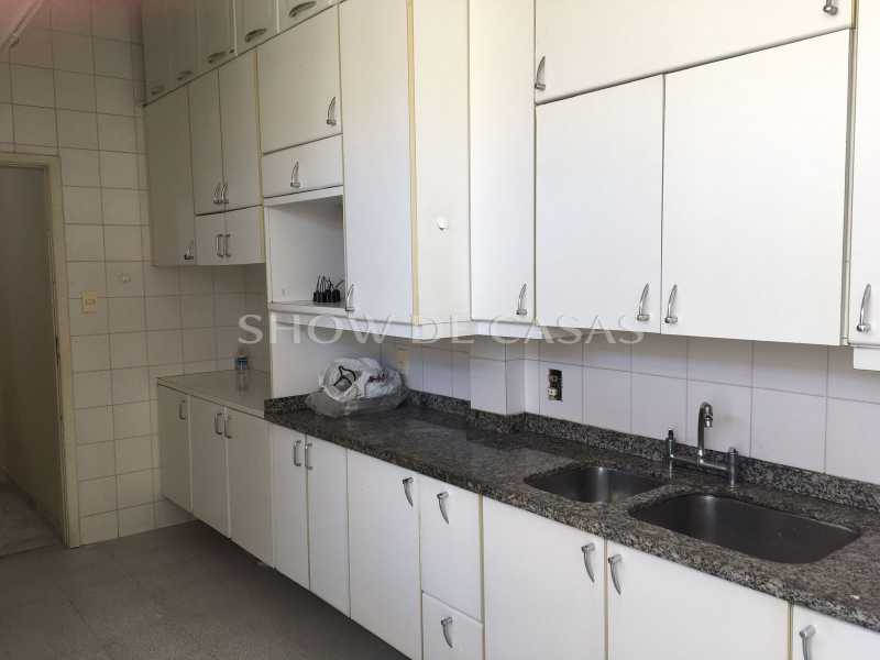 Apartamento à venda com 3 quartos, 212m² - Foto 15