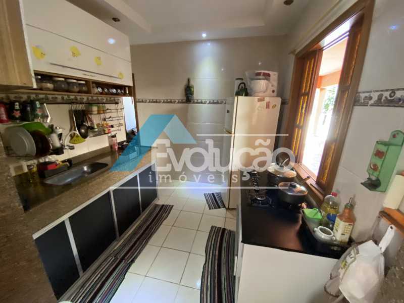 Casa à venda com 4 quartos, 300m² - Foto 10