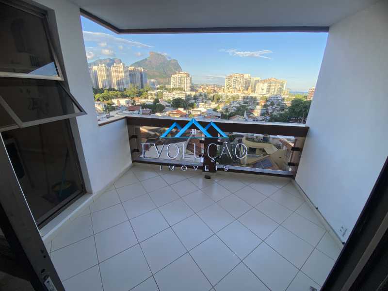 Apartamento à venda com 2 quartos, 72m² - Foto 2