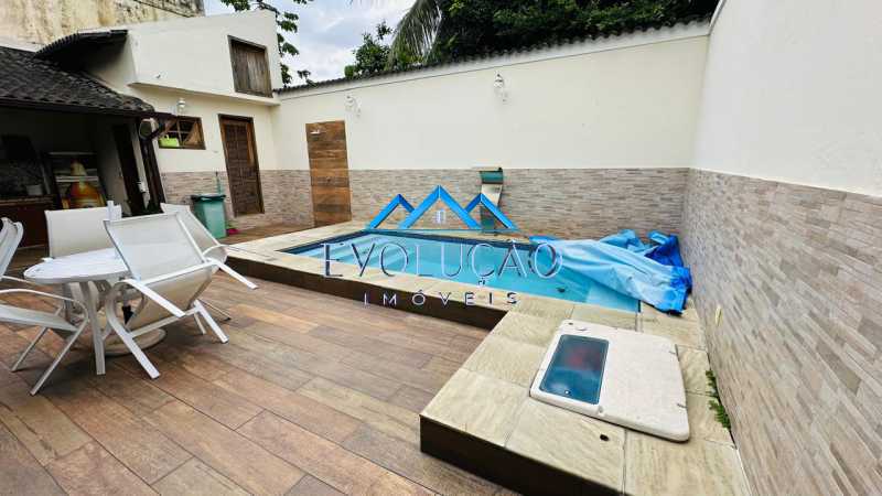 Casa à venda com 3 quartos, 308m² - Foto 1