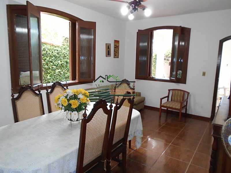 Casa à venda com 4 quartos, 380m² - Foto 14