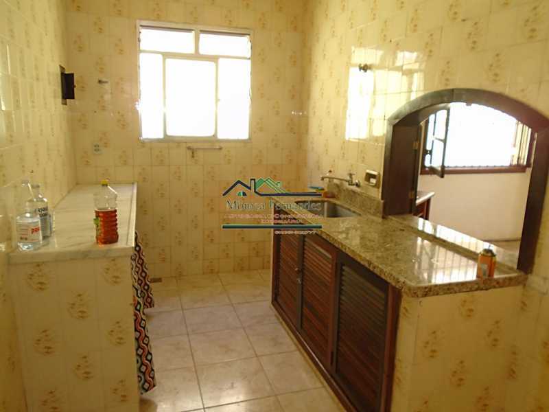 Casa à venda com 4 quartos, 300m² - Foto 12