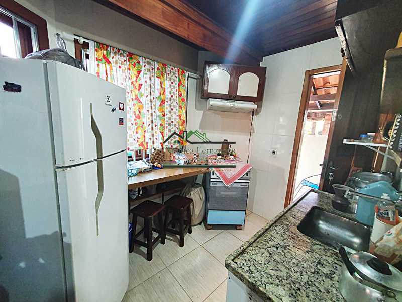 Casa à venda com 4 quartos, 100m² - Foto 13