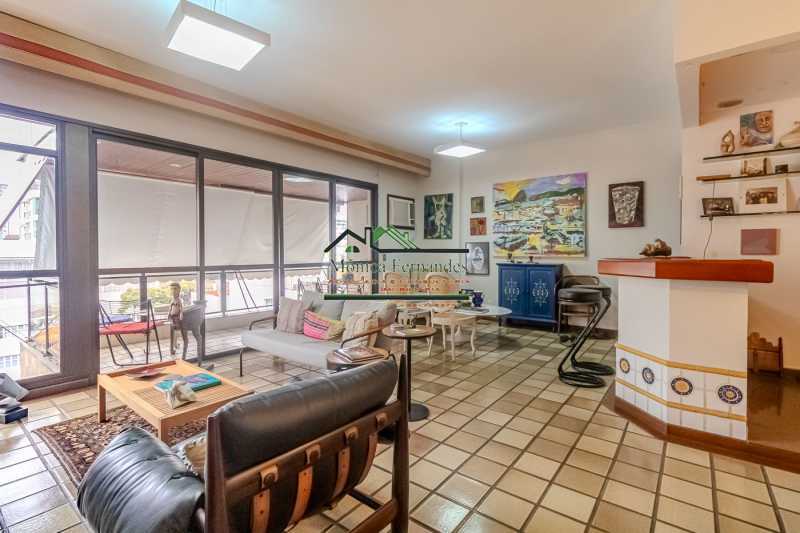 Apartamento à venda com 3 quartos, 137m² - Foto 2