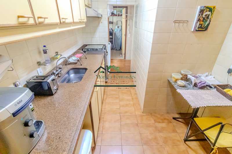 Apartamento à venda com 3 quartos, 137m² - Foto 9