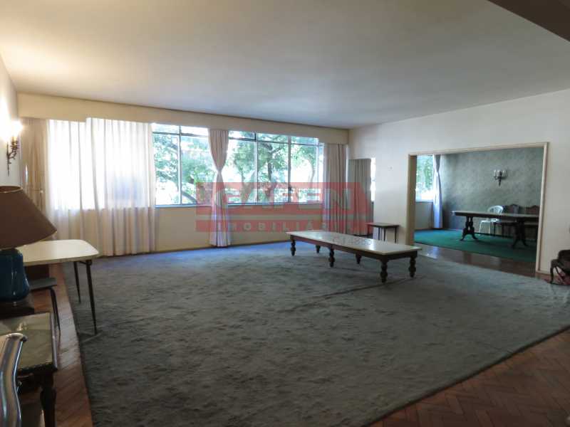 Apartamento à venda com 3 quartos, 300m² - Foto 1