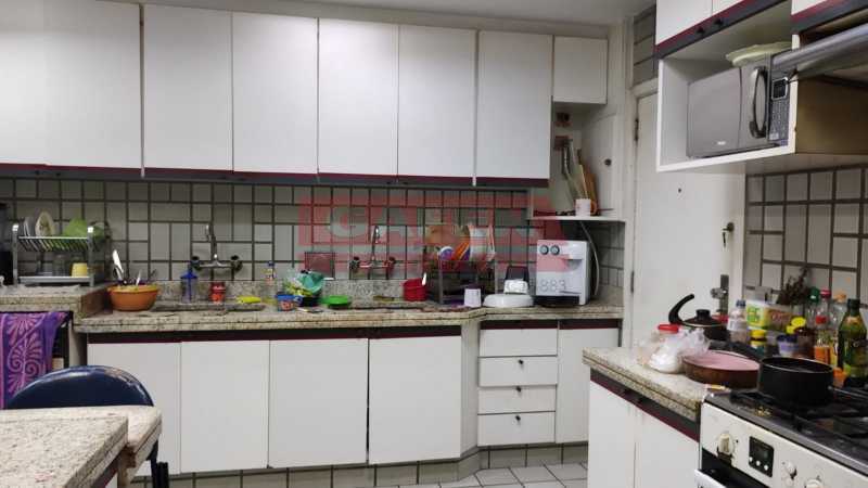 Apartamento à venda com 4 quartos, 234m² - Foto 9