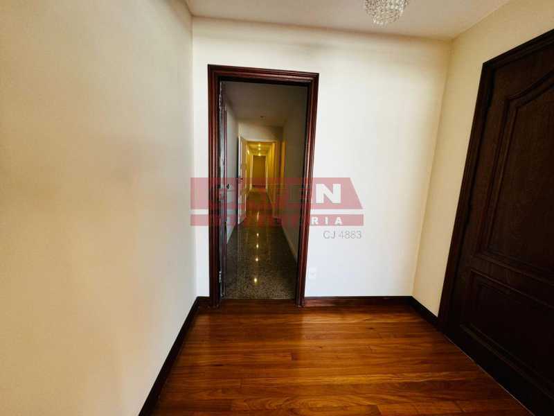 Apartamento à venda com 3 quartos, 270m² - Foto 4