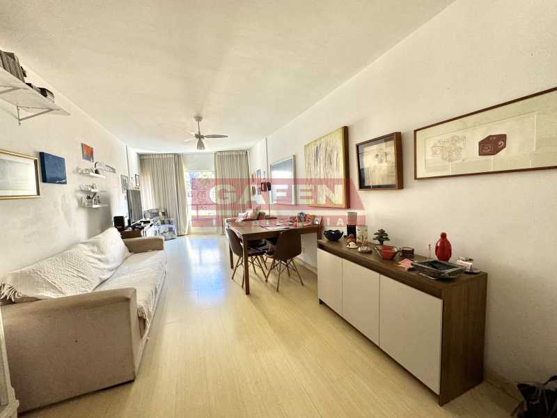 Apartamento à venda com 2 quartos, 67m² - Foto 2