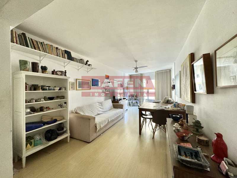 Apartamento à venda com 2 quartos, 67m² - Foto 3