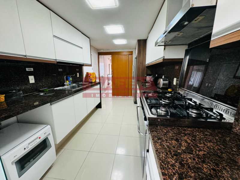 Apartamento para alugar com 4 quartos, 260m² - Foto 19