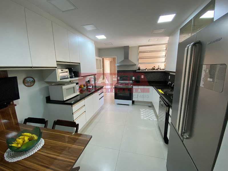 Apartamento à venda com 4 quartos, 243m² - Foto 22