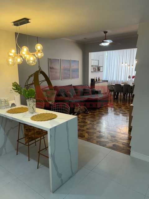 Apartamento à venda com 3 quartos, 135m² - Foto 2