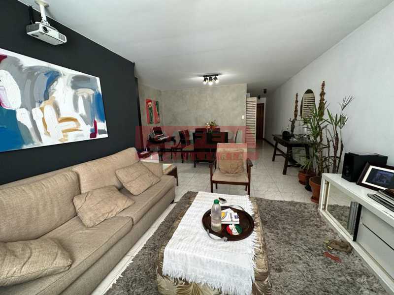 Apartamento à venda com 3 quartos, 125m² - Foto 9