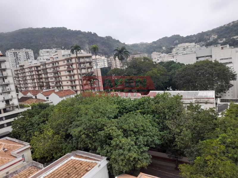 Apartamento à venda com 2 quartos, 70m² - Foto 2