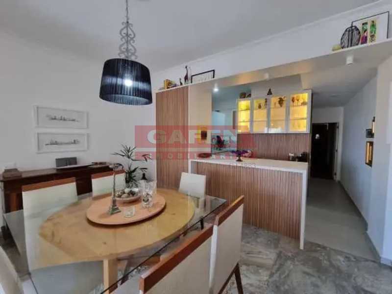 Apartamento à venda com 3 quartos, 137m² - Foto 2