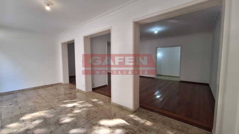 Apartamento à venda com 3 quartos, 220m² - Foto 2