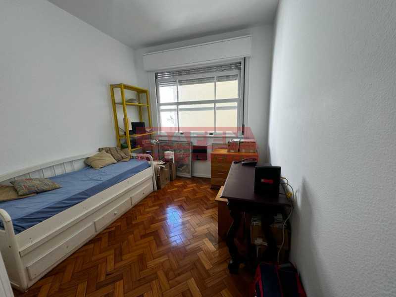 Apartamento à venda com 3 quartos, 130m² - Foto 2