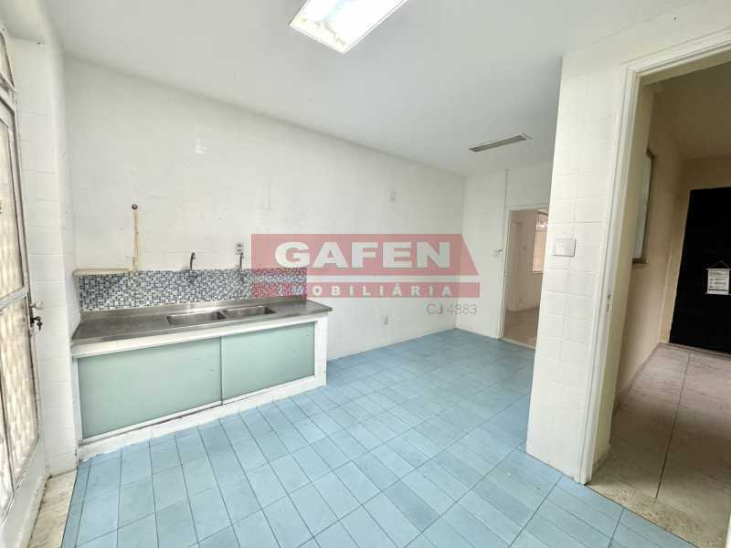 Apartamento para alugar com 3 quartos, 150m² - Foto 17