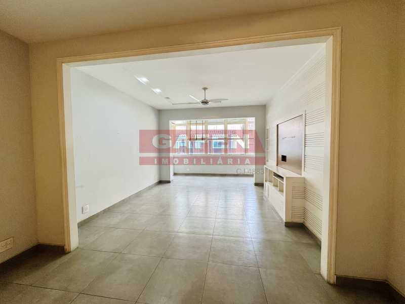 Apartamento à venda com 3 quartos, 130m² - Foto 2