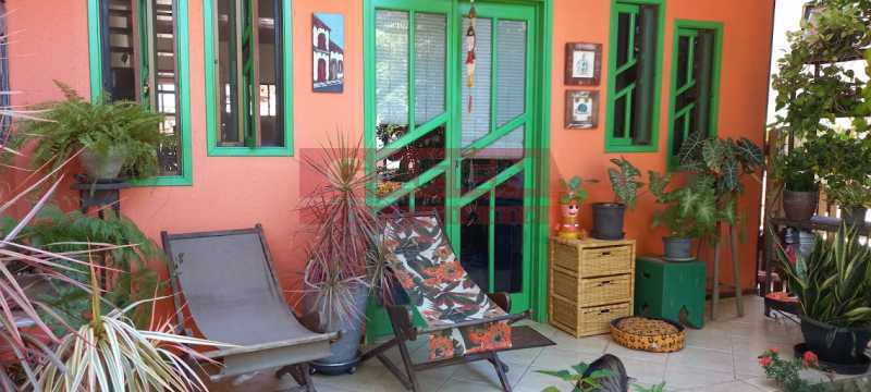 Casa de Condomínio à venda com 3 quartos, 250m² - Foto 2