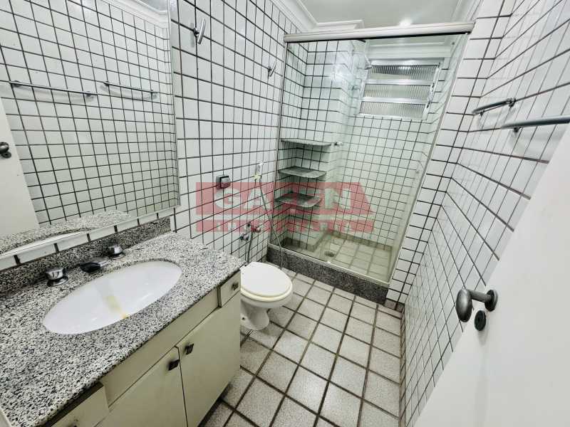 Apartamento para alugar com 3 quartos, 135m² - Foto 18
