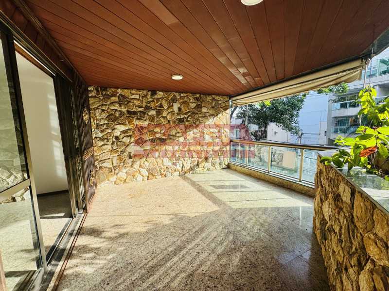 Apartamento para alugar com 4 quartos, 130m² - Foto 1