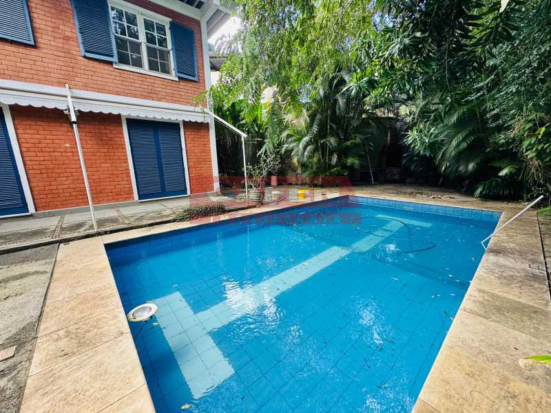 Casa à venda com 4 quartos, 350m² - Foto 3