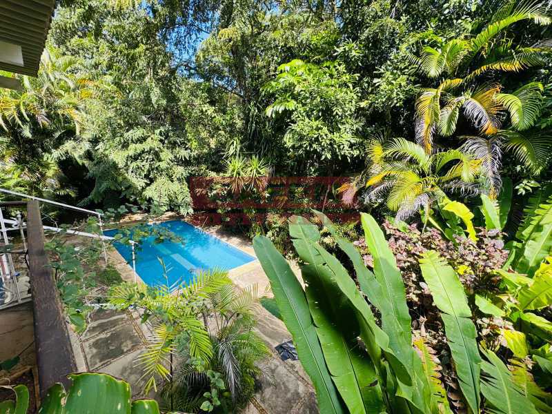 Casa à venda com 4 quartos, 350m² - Foto 4