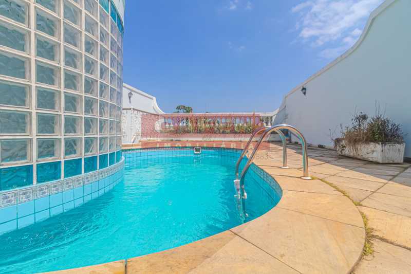 Casa de Condomínio à venda com 3 quartos, 241m² - Foto 2