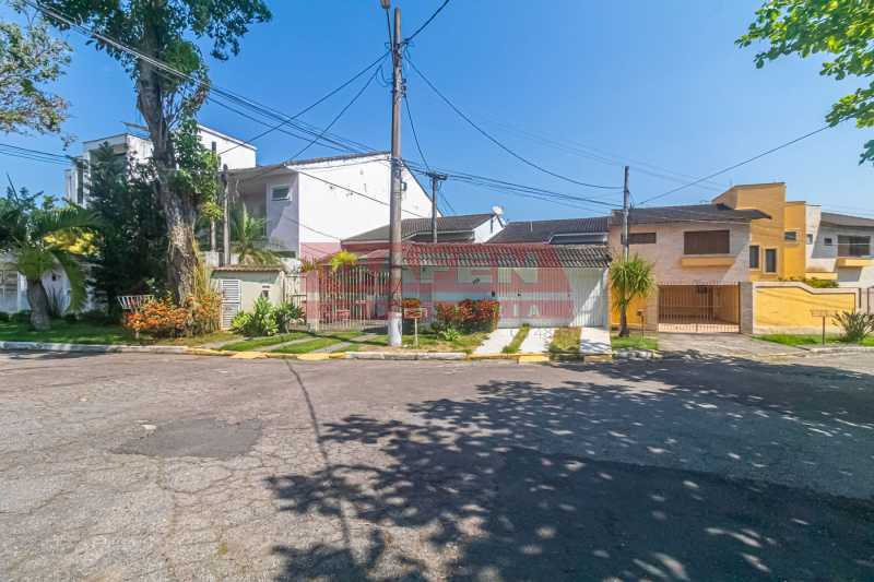 Casa de Condomínio à venda com 3 quartos, 241m² - Foto 5