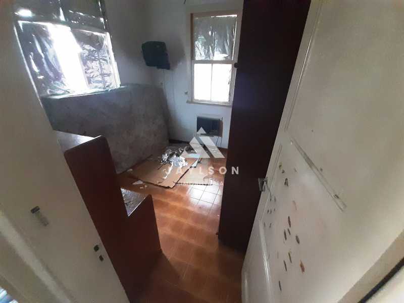 Casa à venda com 6 quartos, 135m² - Foto 4