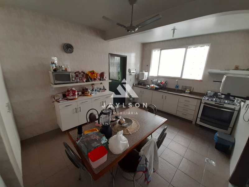 Casa à venda com 6 quartos, 220m² - Foto 19