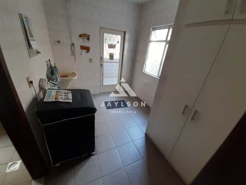 Casa à venda com 6 quartos, 220m² - Foto 21