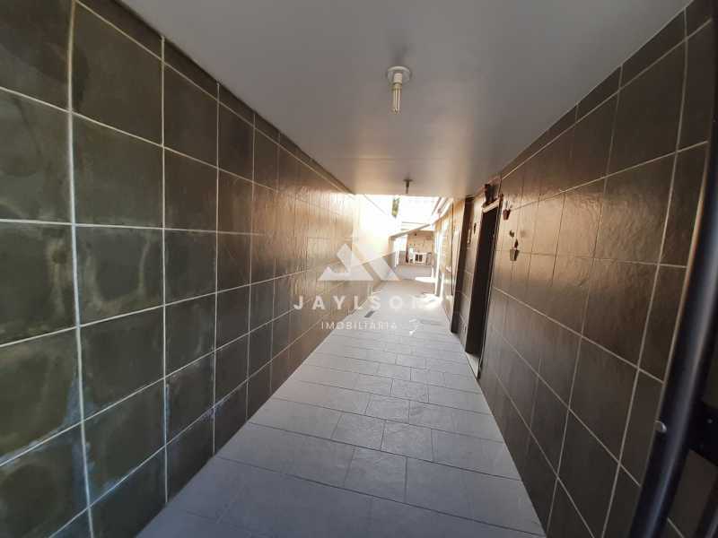 Casa à venda com 6 quartos, 220m² - Foto 27