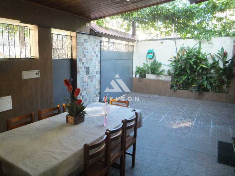 Casa à venda com 4 quartos, 110m² - Foto 2